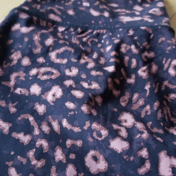 VARLEY Luna 7/8 Workout Leggings in Textured Animal Print - Picture 13 of 13